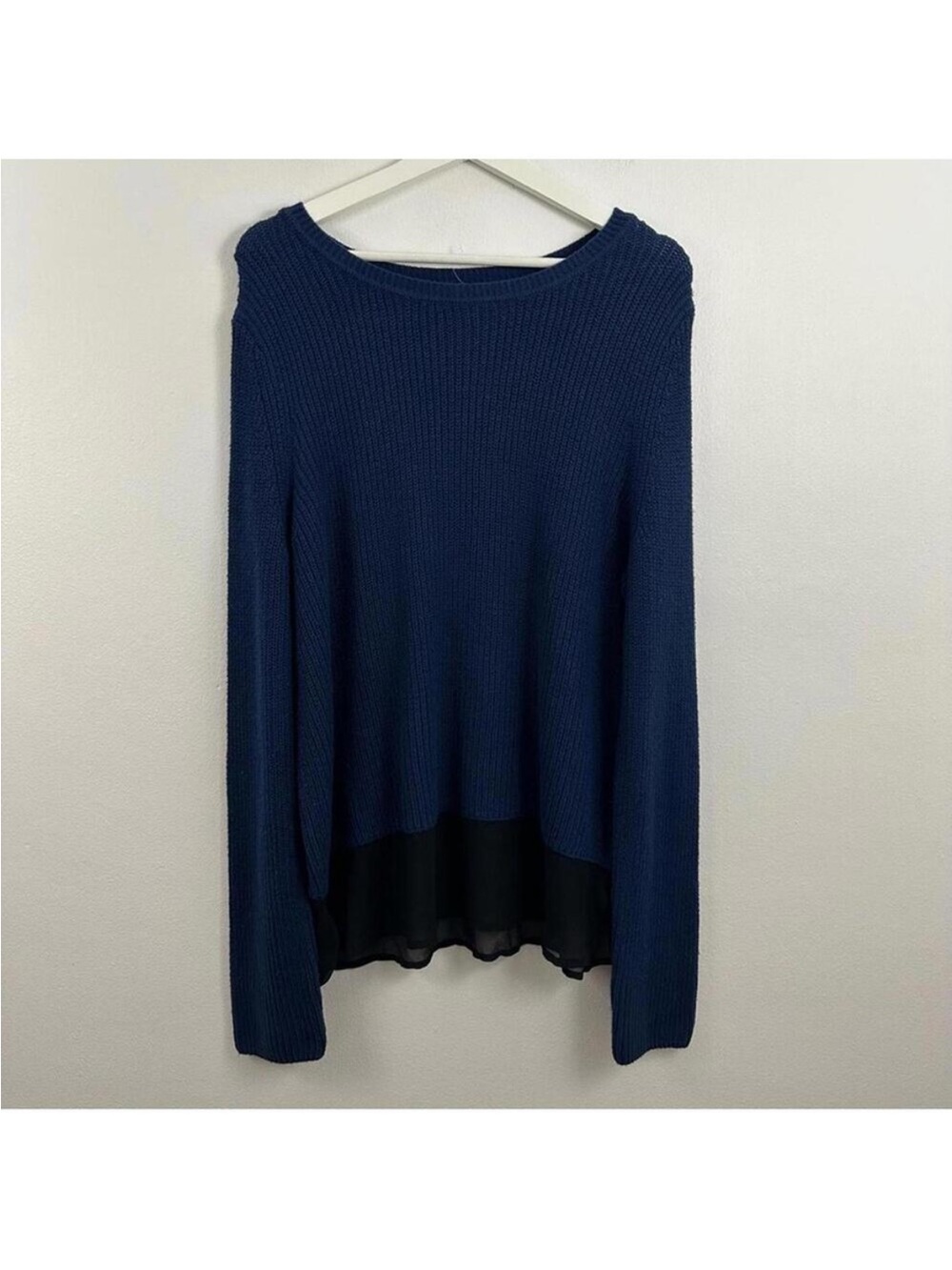 Banana Republic Women’s Blue Black Shirt Tail Long Sleeve Sweater Size L